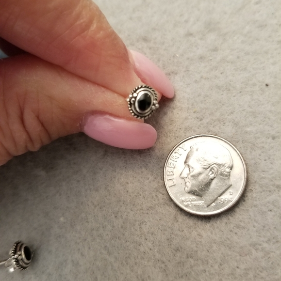 Native American 925 Sterling & Onyx Small Stud Earrings>Black Onyx Earrings,new - Picture 3 of 3